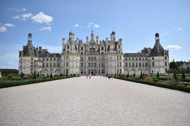 Top 8 castles to rent in Europe