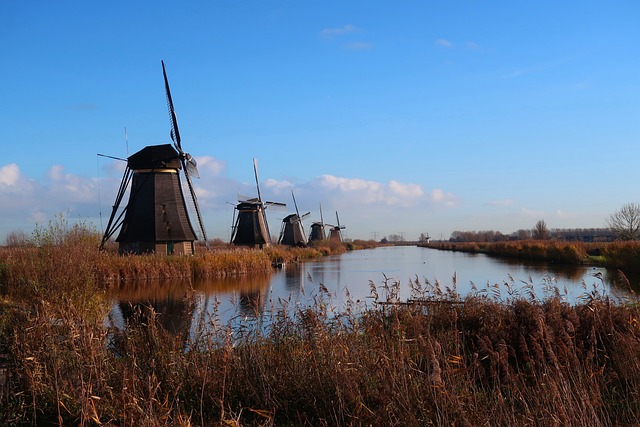 6 Famous Vintage Windmills Across The World