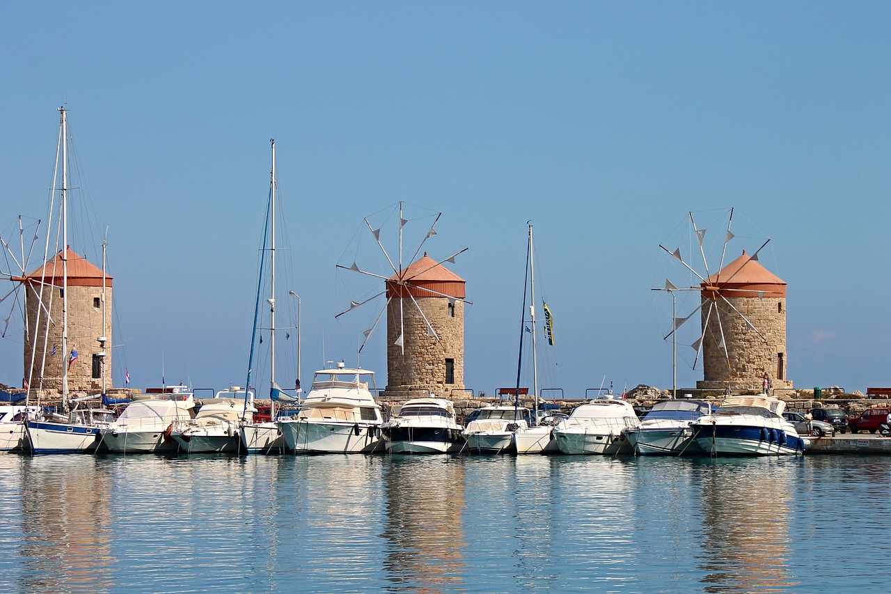 6 Famous Vintage Windmills Across The World