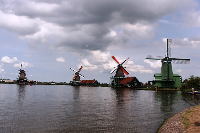 6 Famous Vintage Windmills Across The World